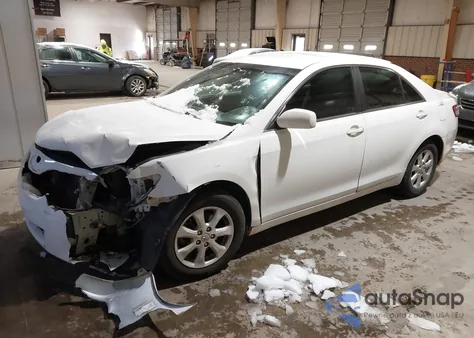 2010 Toyota Camry Le z USA, uszkodzony, nr VIN 4T1BF3EK0AU560206
